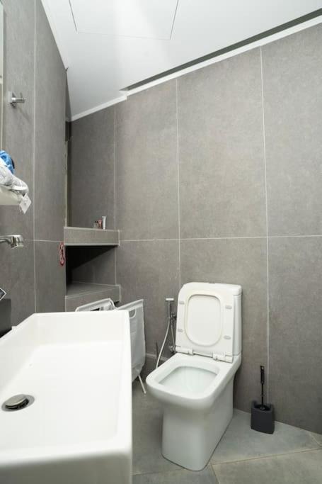 Homey Renovated 1 Bedroom Apartment In Kesariani Athens Ngoại thất bức ảnh